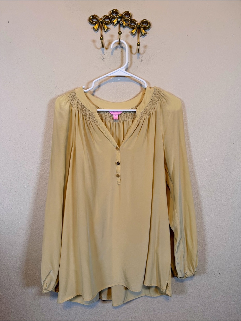 Lilly Pulitzer Elisa Ivory Smocked Yoke Button-Front 100% Silk Blouse. Size L